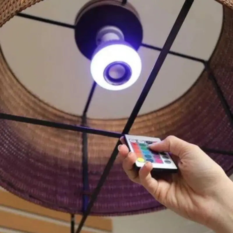 Lampada Bluetooth De Led Caixa De Som C Controle Rgb 12W